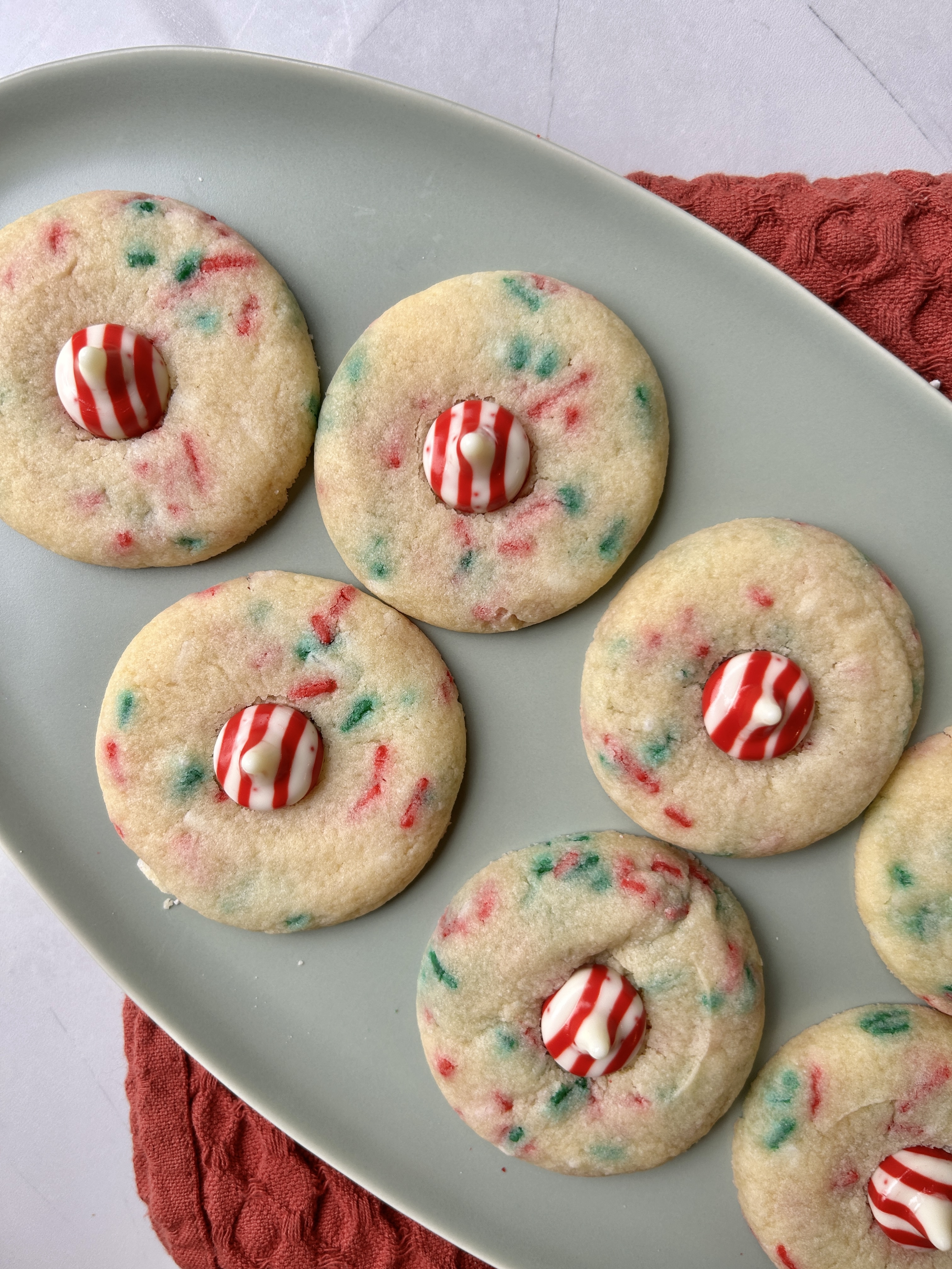 christmas kiss sugar cookies