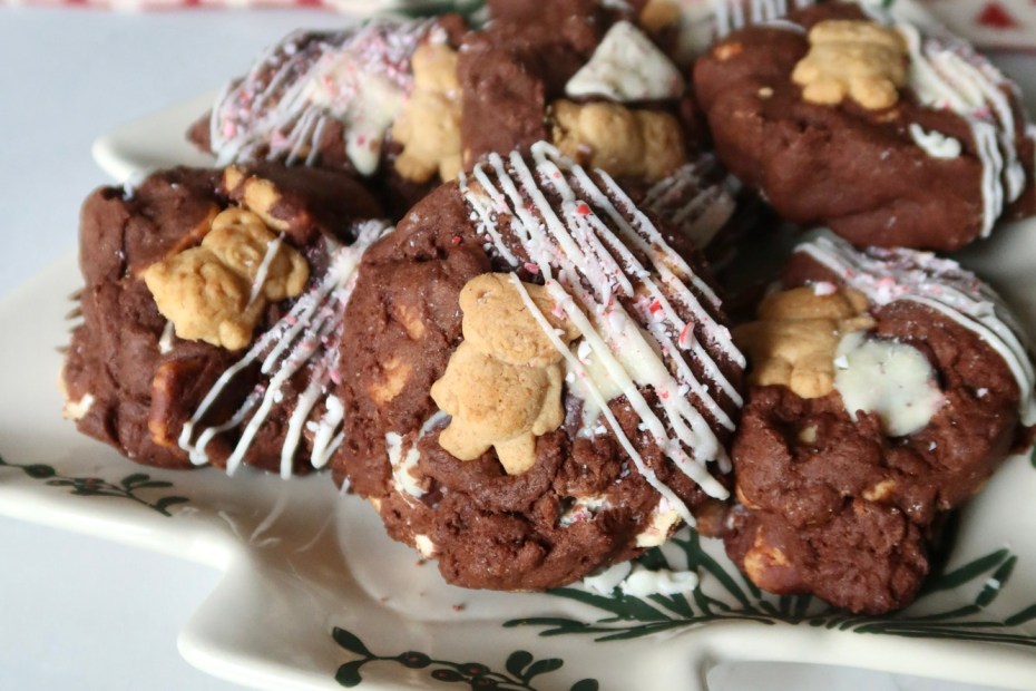 candy cane teddy graham cookies